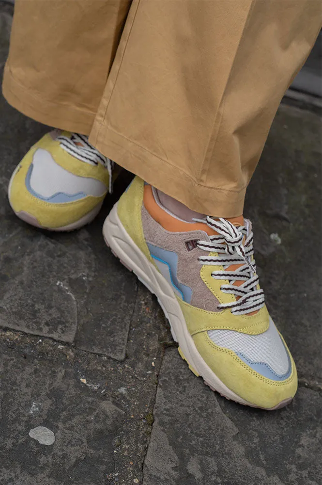 Karhu Aria 95 Cream Gold/Warm Taupe Trainer
